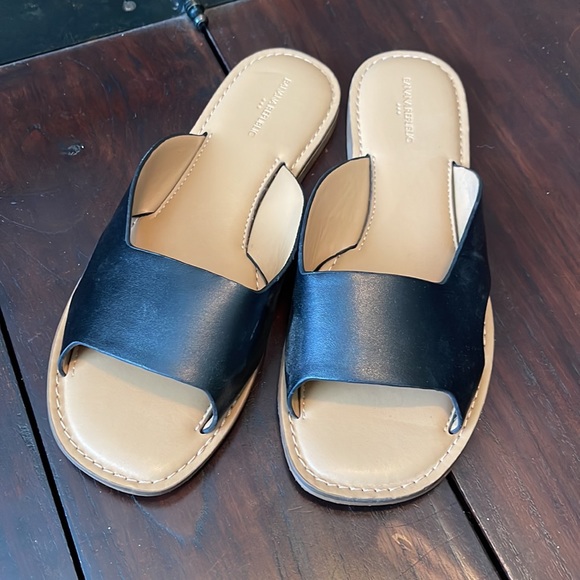 3 pairs Banana Republic Sandals EUC - Picture 4 of 8